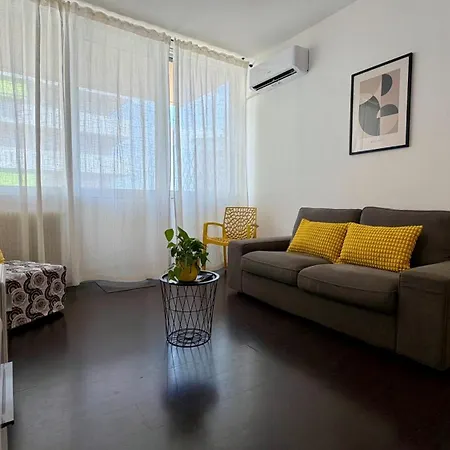 The Yellow Corner Apartmán *