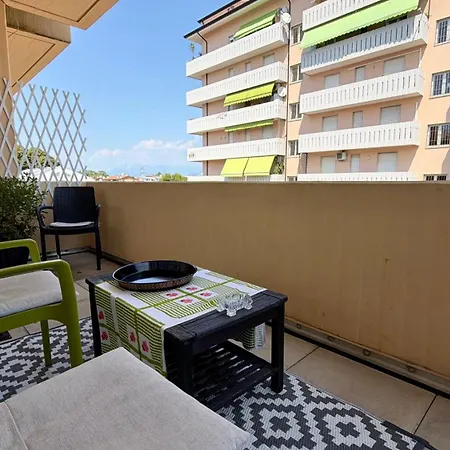 The Yellow Corner Apartmán *